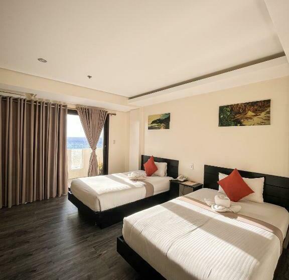 اتاق لوکس با چشمانداز دریا, Navarro