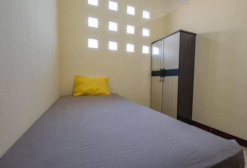 اتاق اکونومی یک تخته, Oyo Life 2216 Griya Jakasetia