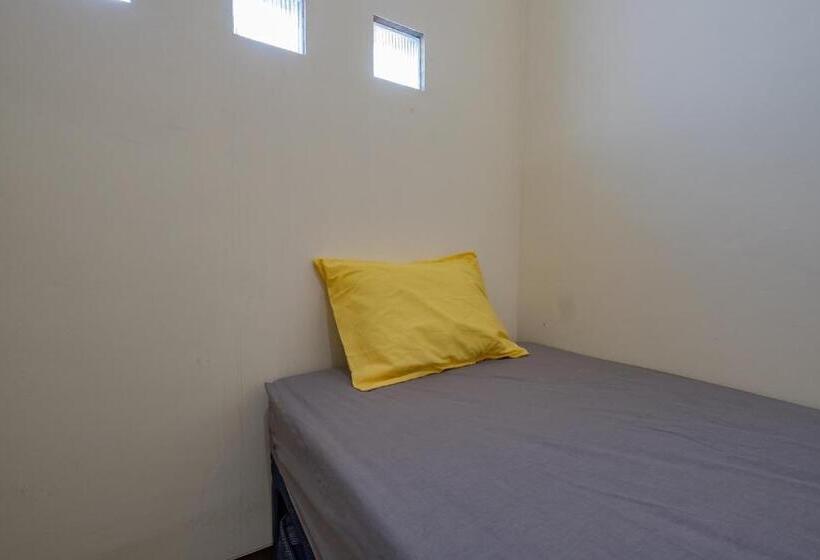 اتاق اکونومی یک تخته, Oyo Life 2216 Griya Jakasetia