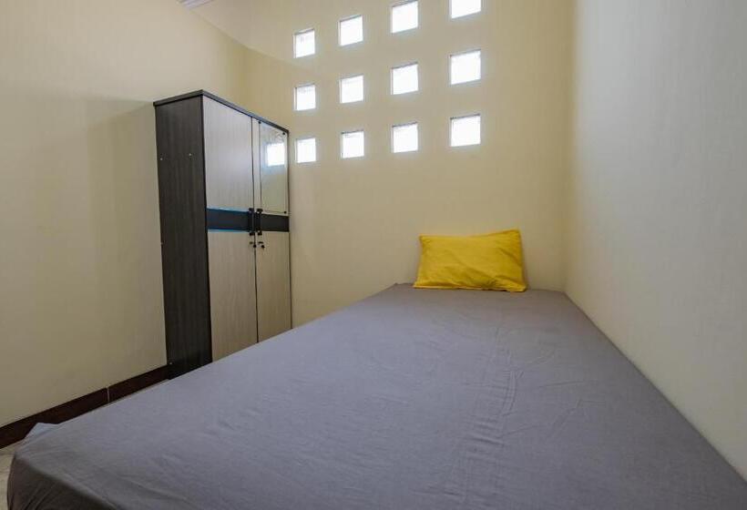 اتاق اکونومی یک تخته, Oyo Life 2216 Griya Jakasetia