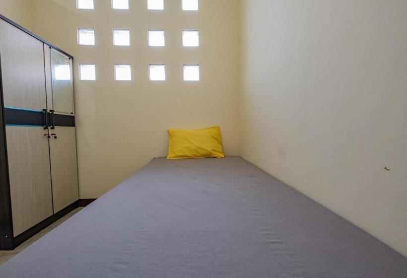 اتاق اکونومی یک تخته, Oyo Life 2216 Griya Jakasetia