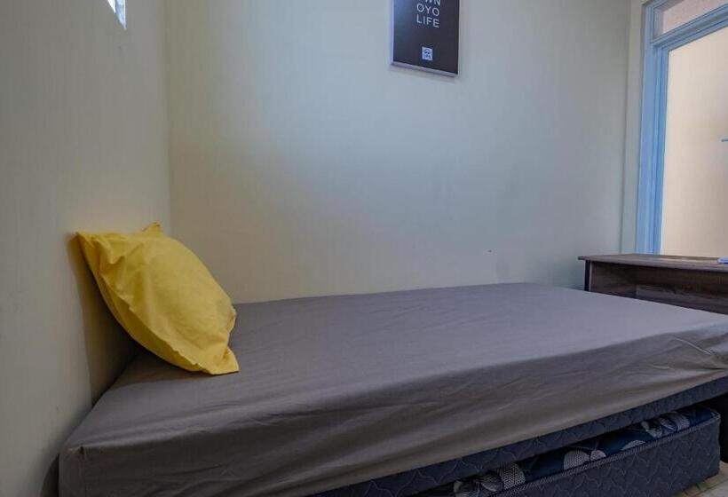 اتاق اکونومی یک تخته, Oyo Life 2216 Griya Jakasetia