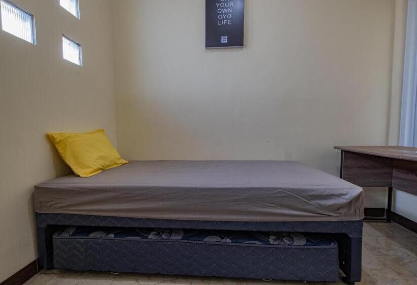 اتاق اکونومی یک تخته, Oyo Life 2216 Griya Jakasetia