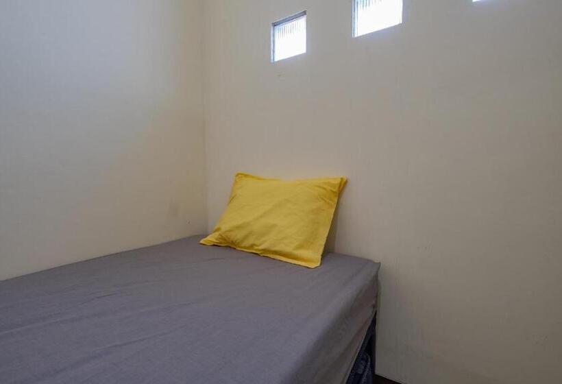 اتاق اکونومی یک تخته, Oyo Life 2216 Griya Jakasetia