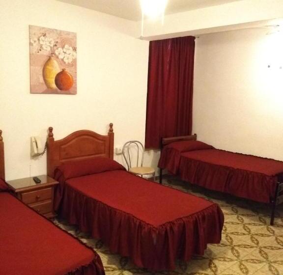 Номер Стандарт Трехместный, Hostal San Francisco