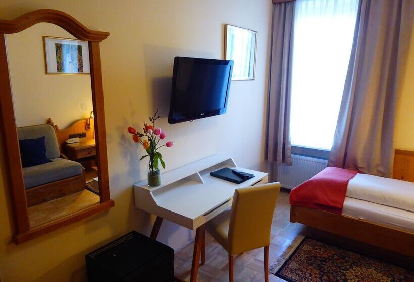 اتاق استاندارد یک نفره, Adlerhof