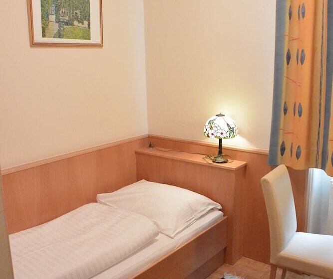 اتاق استاندارد یک نفره, Adlerhof