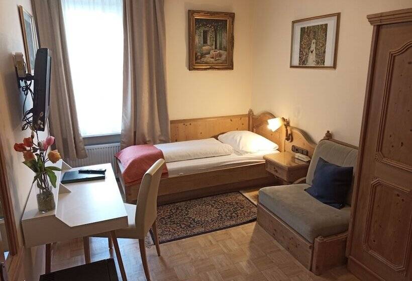 اتاق استاندارد یک نفره, Adlerhof