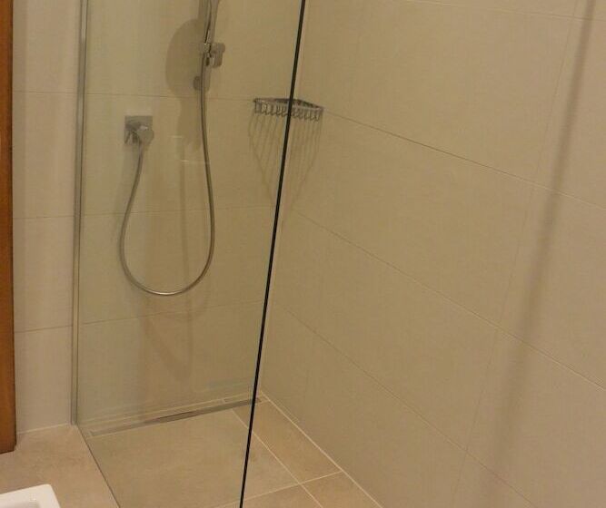 اتاق استاندارد, Adlerhof