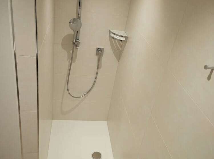 اتاق استاندارد, Adlerhof