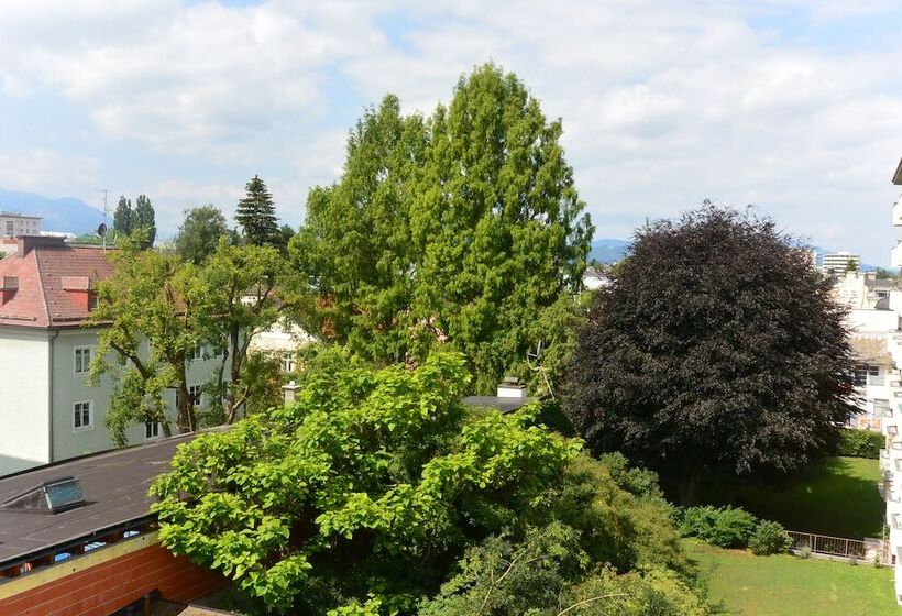 اتاق استاندارد چهار تخته, Adlerhof