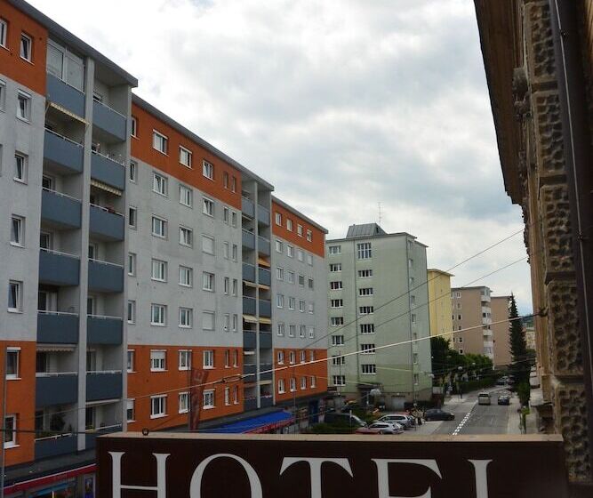 اتاق استاندارد چهار تخته, Adlerhof