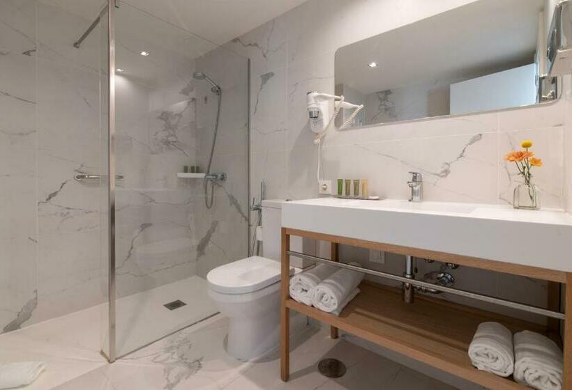 패밀리 룸, Agaro