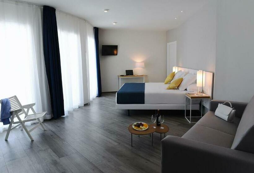 패밀리 룸, Agaro