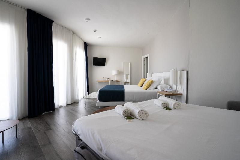 패밀리 룸, Agaro