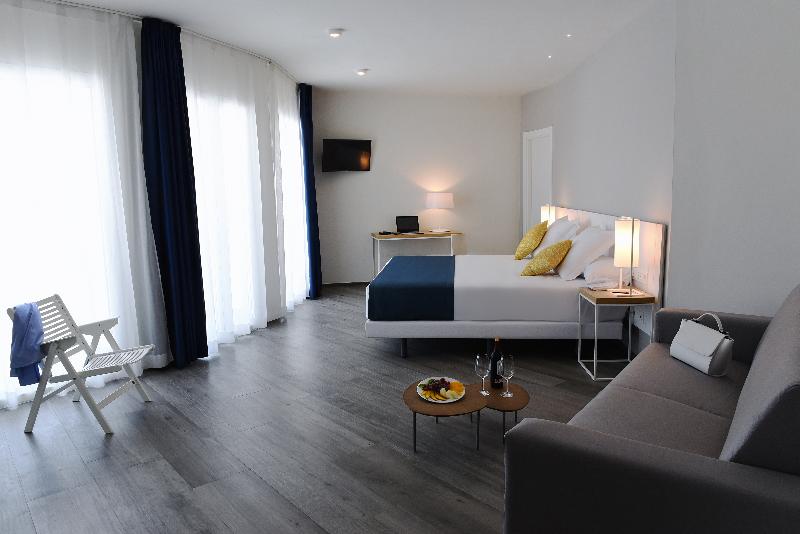 패밀리 룸, Agaro