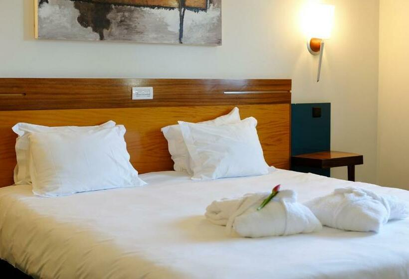 اتاق رمانتیک, The Lince Braga