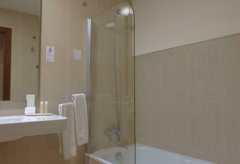 اتاق رمانتیک, The Lince Braga