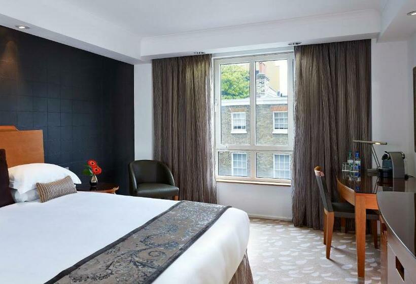 Номер Executive, Park Plaza Victoria London