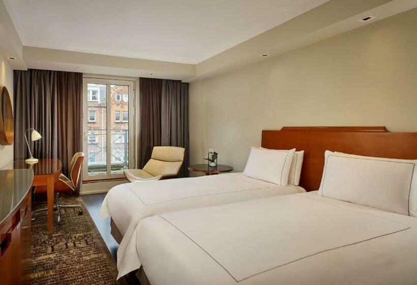 Номер Executive, Park Plaza Victoria London