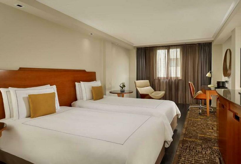 Номер Executive, Park Plaza Victoria London