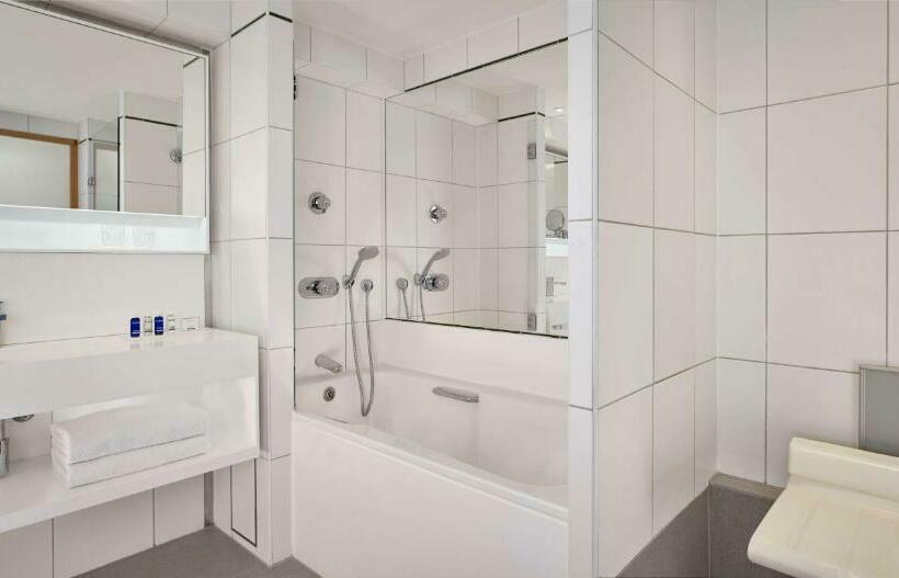 Номер Executive, Park Plaza Victoria London