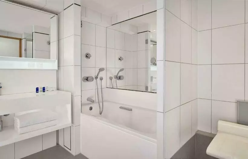 اتاق اجرایی, Park Plaza Victoria London