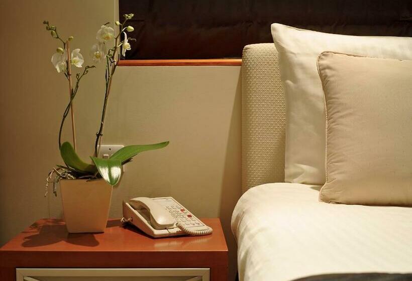 Номер Executive, Park Plaza Victoria London