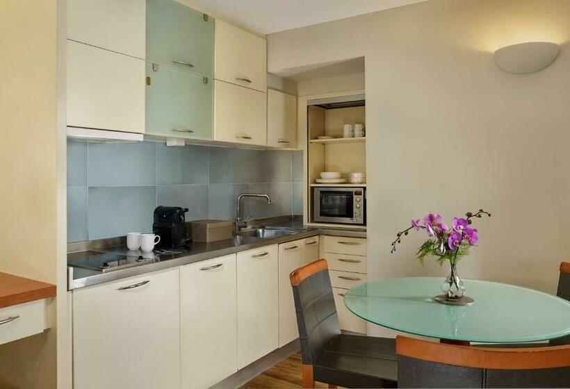 شقة غرفة واحدة, Park Plaza Victoria London