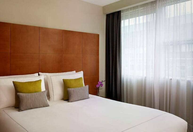 شقة غرفة واحدة, Park Plaza Victoria London