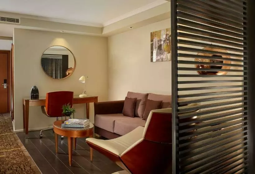 اتاق اجرایی با تخت بزرگ, Park Plaza Victoria London
