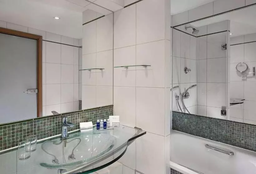استودیو اجرایی, Park Plaza Victoria London