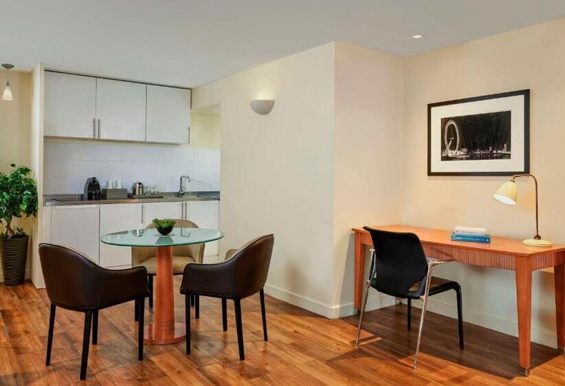 Апартаменты 1 Спальня, Park Plaza Victoria London