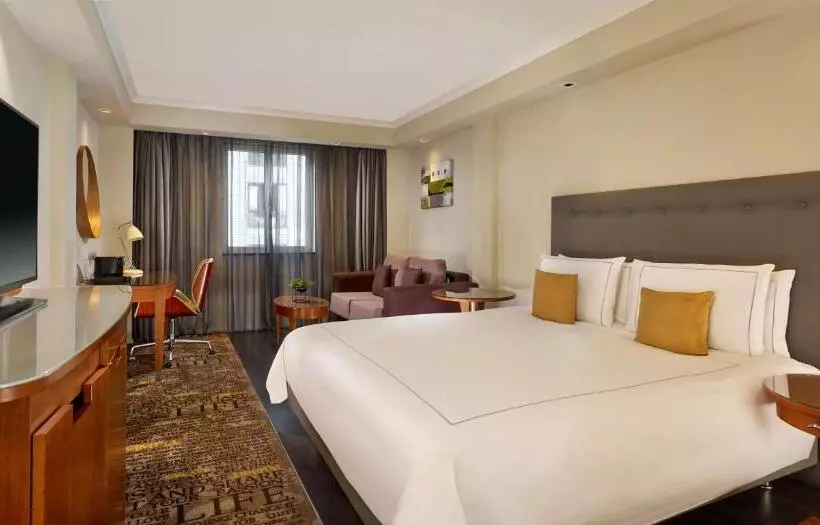 اتاق اجرایی با تخت بزرگ, Park Plaza Victoria London