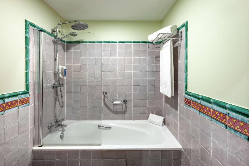 شقة غرفة واحدة, Park Plaza Victoria London