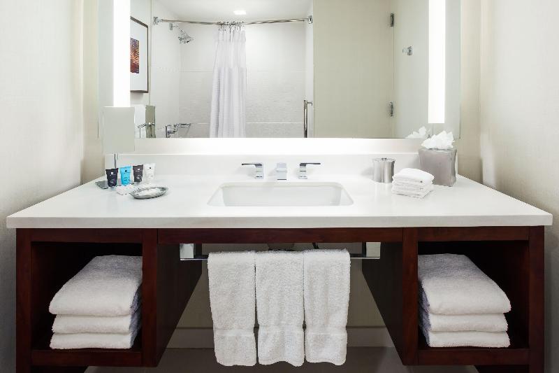 Студио Executive, Park Plaza Victoria London