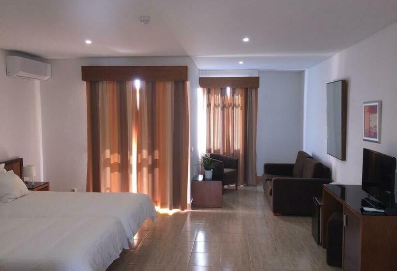 חדר משפחתי, Pinhal Do Sol