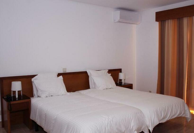 חדר משפחתי, Pinhal Do Sol