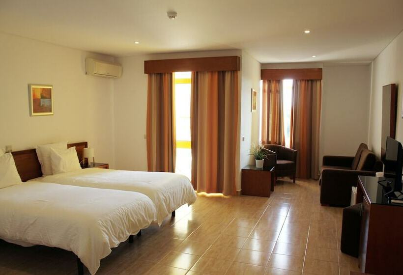 חדר משפחתי, Pinhal Do Sol