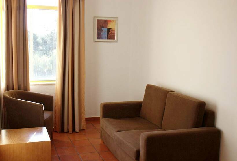 חדר משפחתי, Pinhal Do Sol