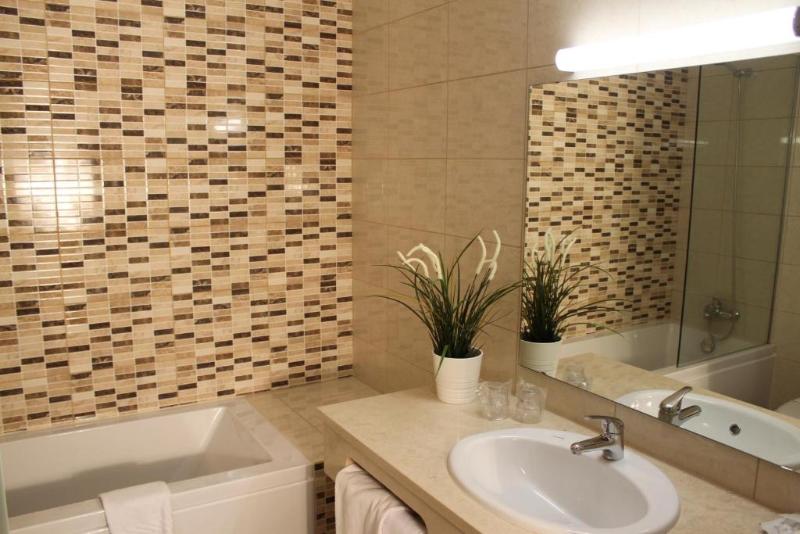 חדר משפחתי, Pinhal Do Sol