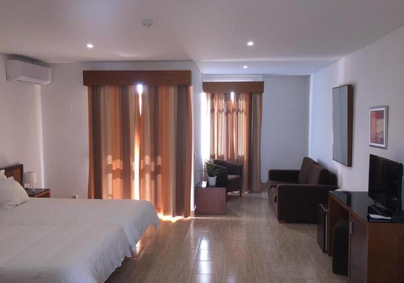 חדר משפחתי, Pinhal Do Sol