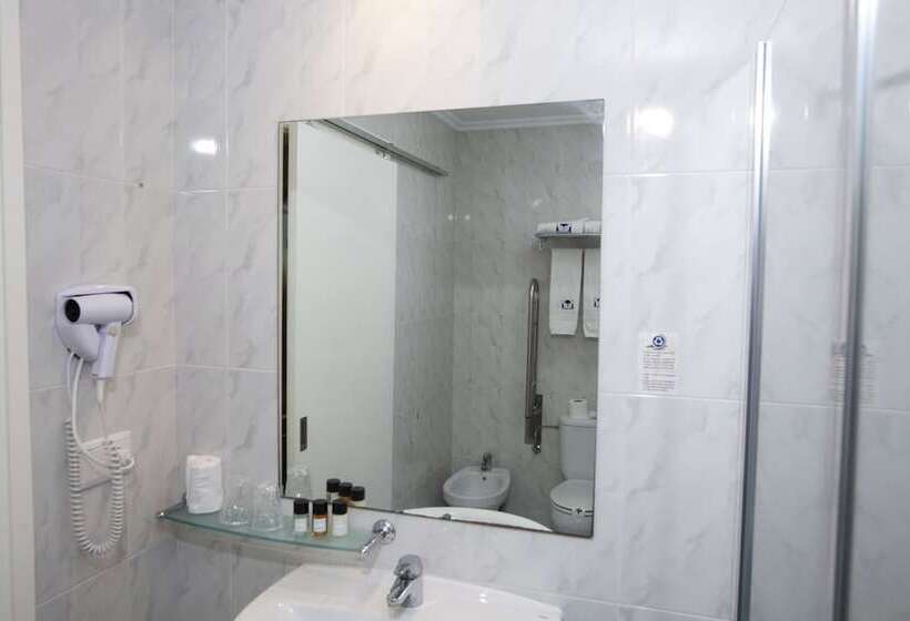 اتاق استاندارد سه نفره, Rosalía