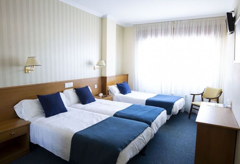 اتاق استاندارد سه نفره, Rosalía