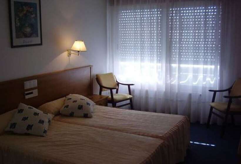 اتاق استاندارد سه نفره, Rosalía