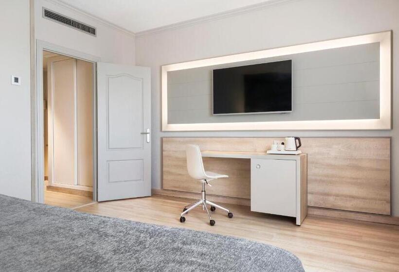 Номер Стандарт, Salles Ciutat Del Prat Barcelona Airport