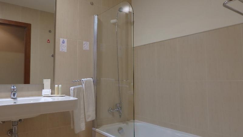 اتاق خانوادگی, The Lince Braga