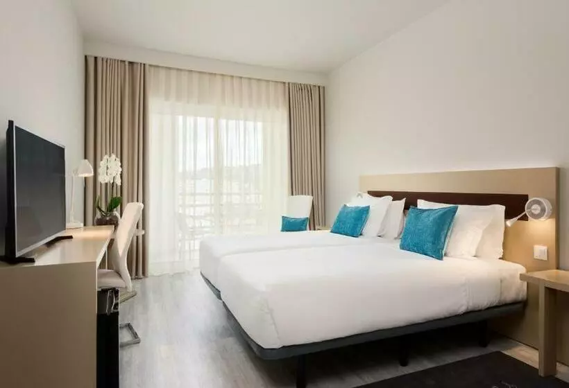 اتاق پرمیوم با چشم‌انداز دریا, Tryp by Wyndham Lisboa Caparica Mar