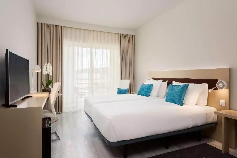 اتاق استاندارد با چشم‌انداز شهر, Tryp by Wyndham Lisboa Caparica Mar