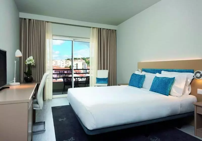اتاق اساندارد با چشم‌انداز جانبی به دریا, Tryp by Wyndham Lisboa Caparica Mar